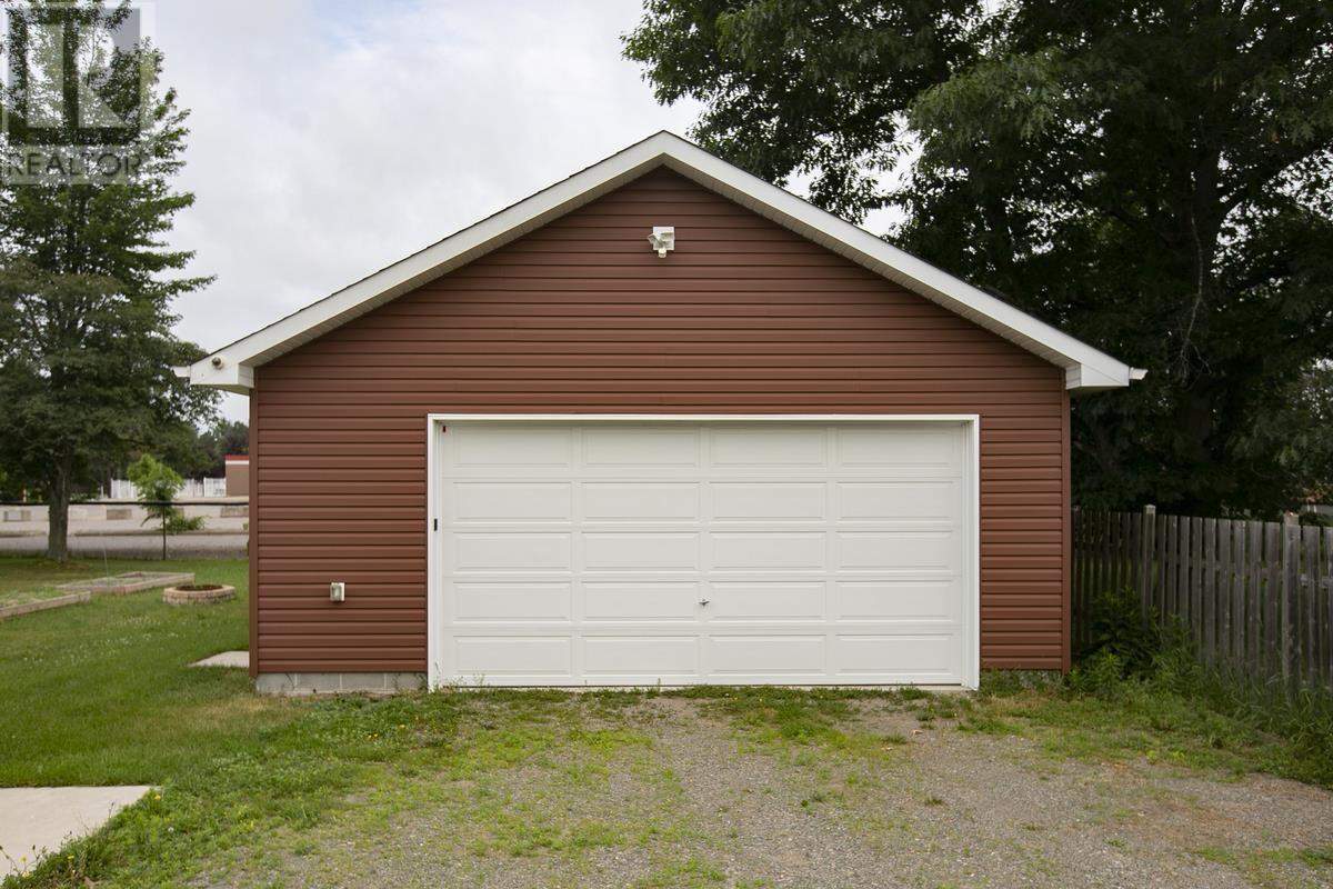 14 Robin St, Sault Ste. Marie, Ontario  P6A 5X9 - Photo 6 - SM261726