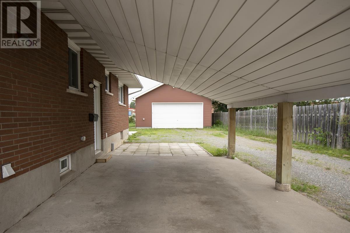 14 Robin St, Sault Ste. Marie, Ontario  P6A 5X9 - Photo 5 - SM261726