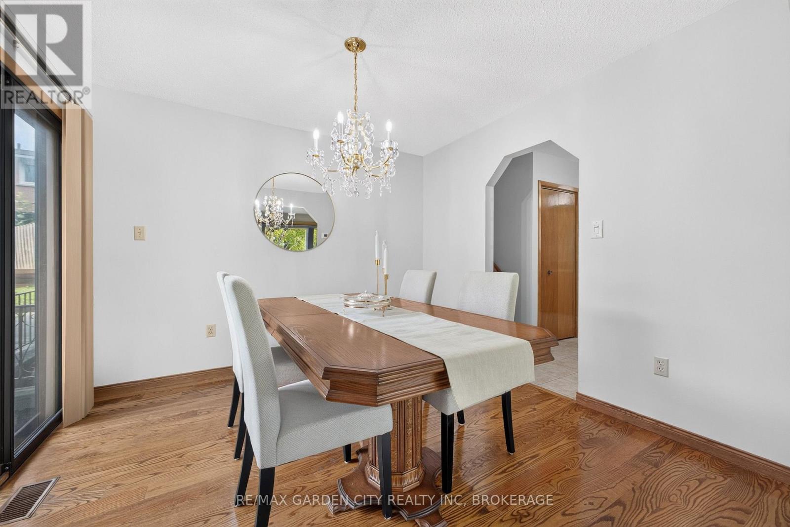 145 Adis Avenue, Hamilton, Ontario  L9C 6T9 - Photo 15 - X13663904