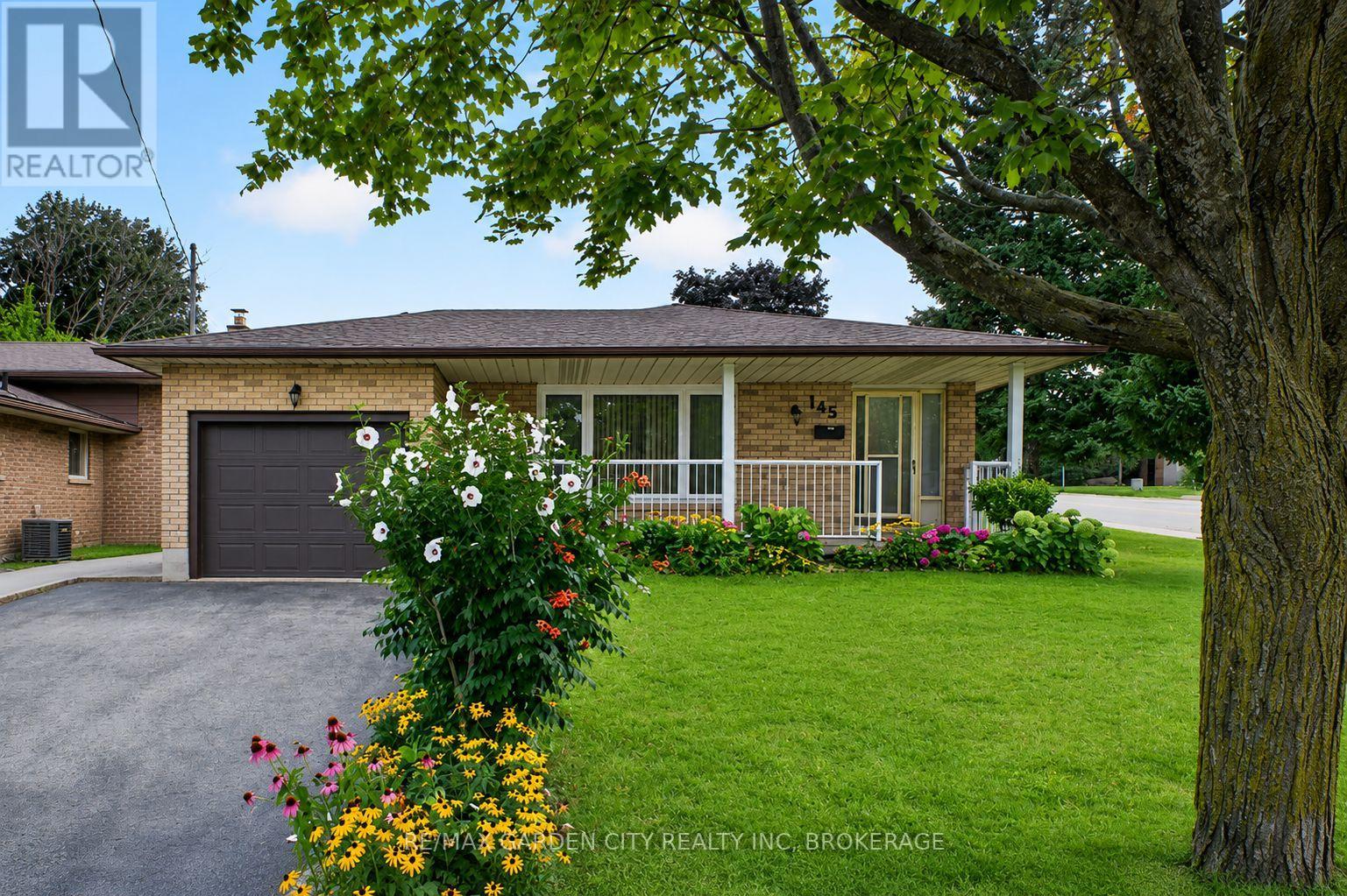 145 Adis Avenue, Hamilton, Ontario  L9C 6T9 - Photo 2 - X13663904