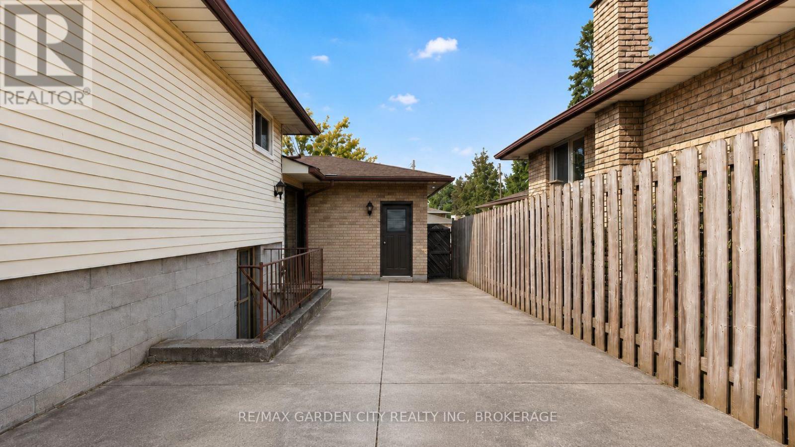 145 Adis Avenue, Hamilton, Ontario  L9C 6T9 - Photo 38 - X13663904
