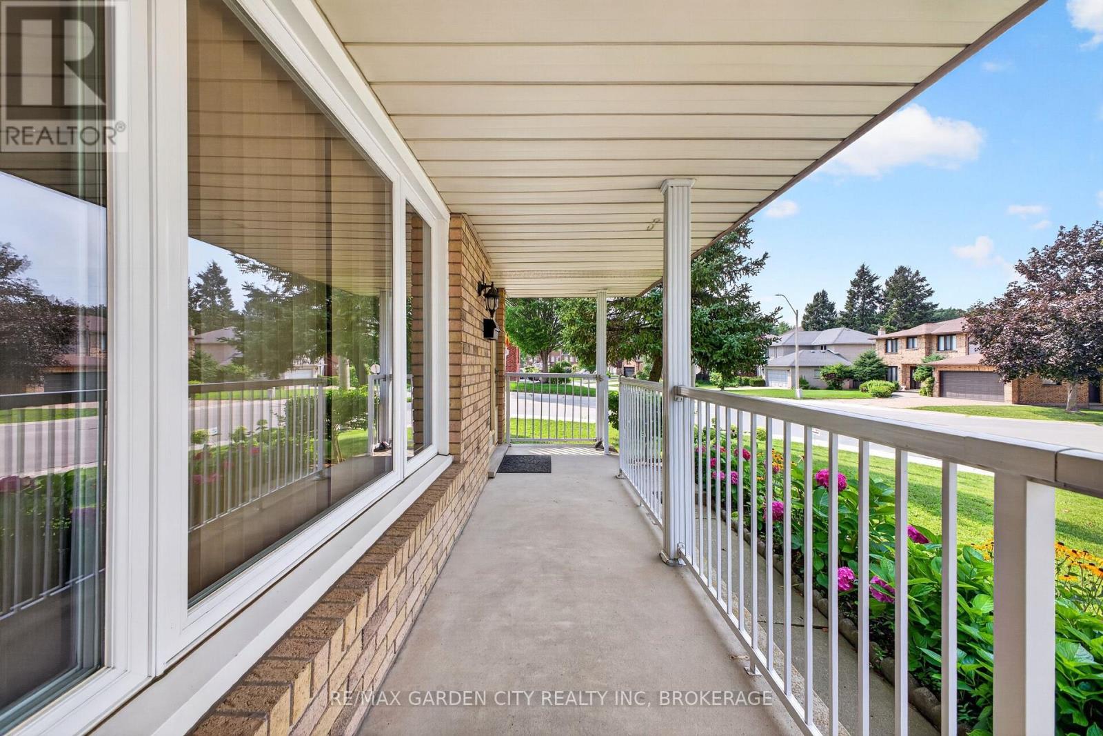 145 Adis Avenue, Hamilton, Ontario  L9C 6T9 - Photo 4 - X13663904