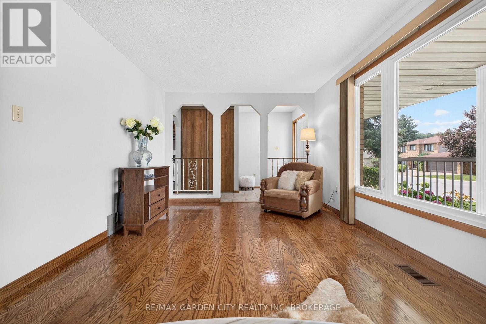 145 Adis Avenue, Hamilton, Ontario  L9C 6T9 - Photo 9 - X13663904