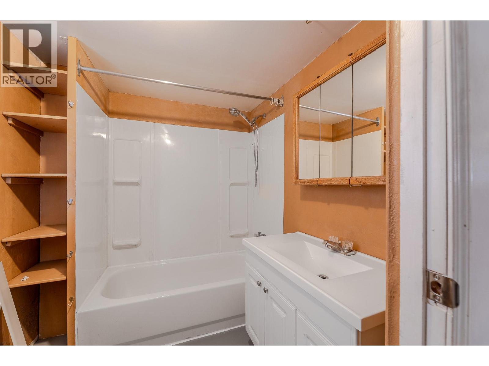 553 Papineau Street, Penticton, British Columbia  V2A 4X6 - Photo 19 - 10397219