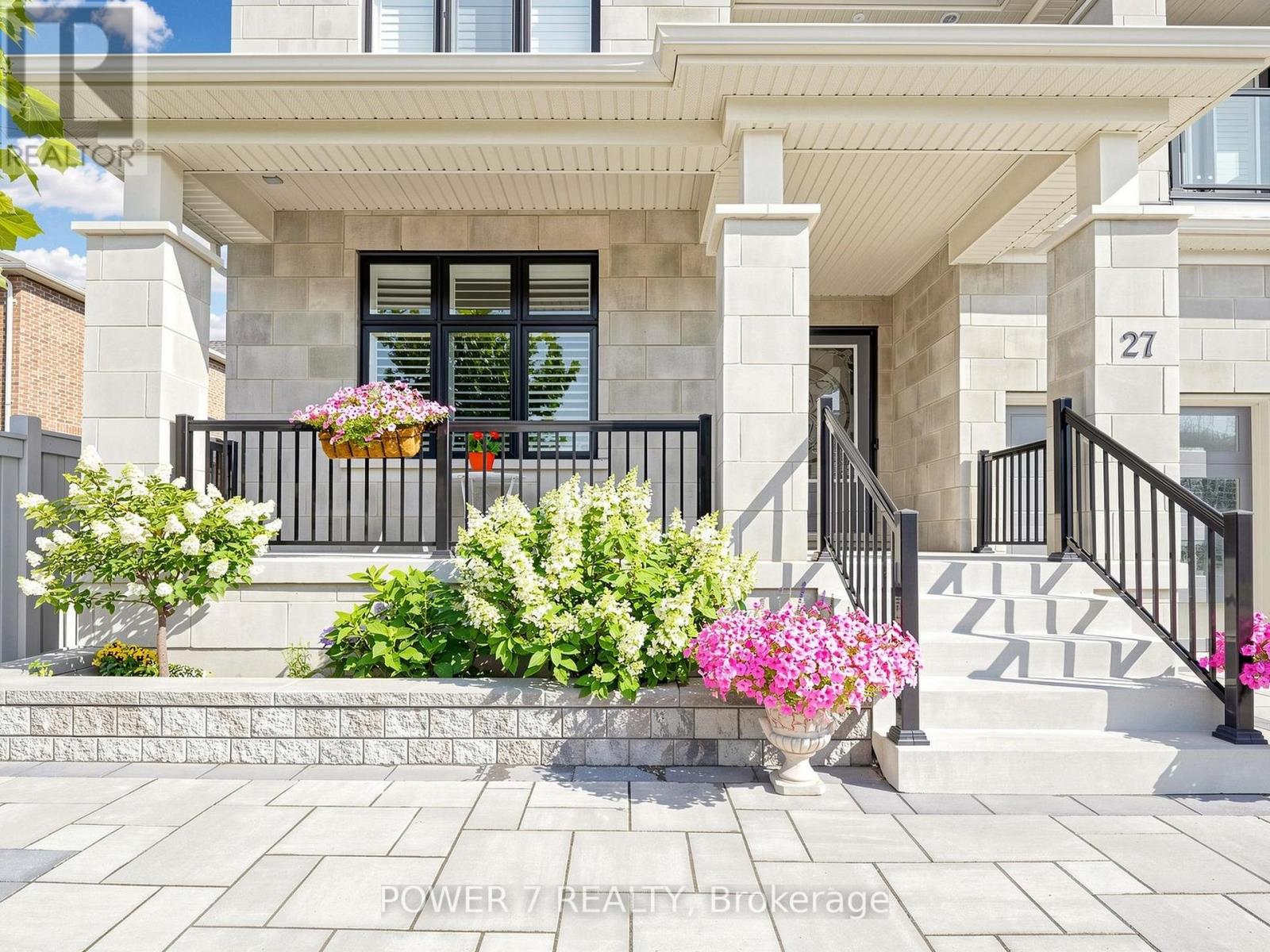 27 Joiner Circle, Whitchurch-Stouffville, Ontario  L4A 4W9 - Photo 3 - N13644590