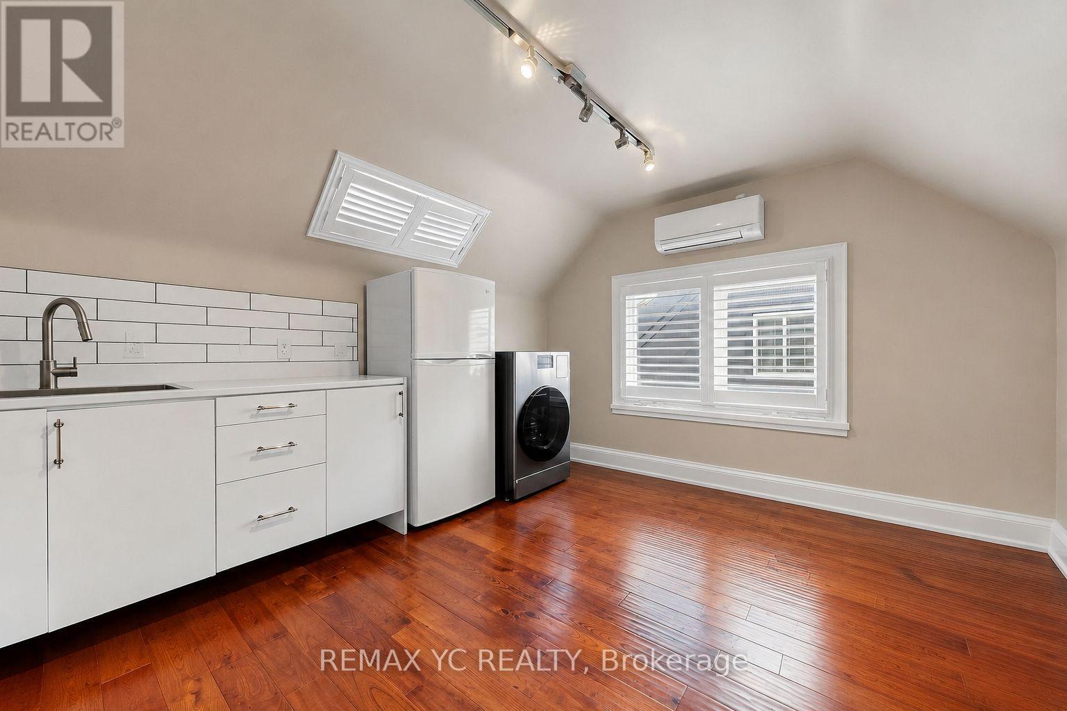 R1 - 99 SHEPPARD AVENUE E, toronto (willowdale east), Ontario