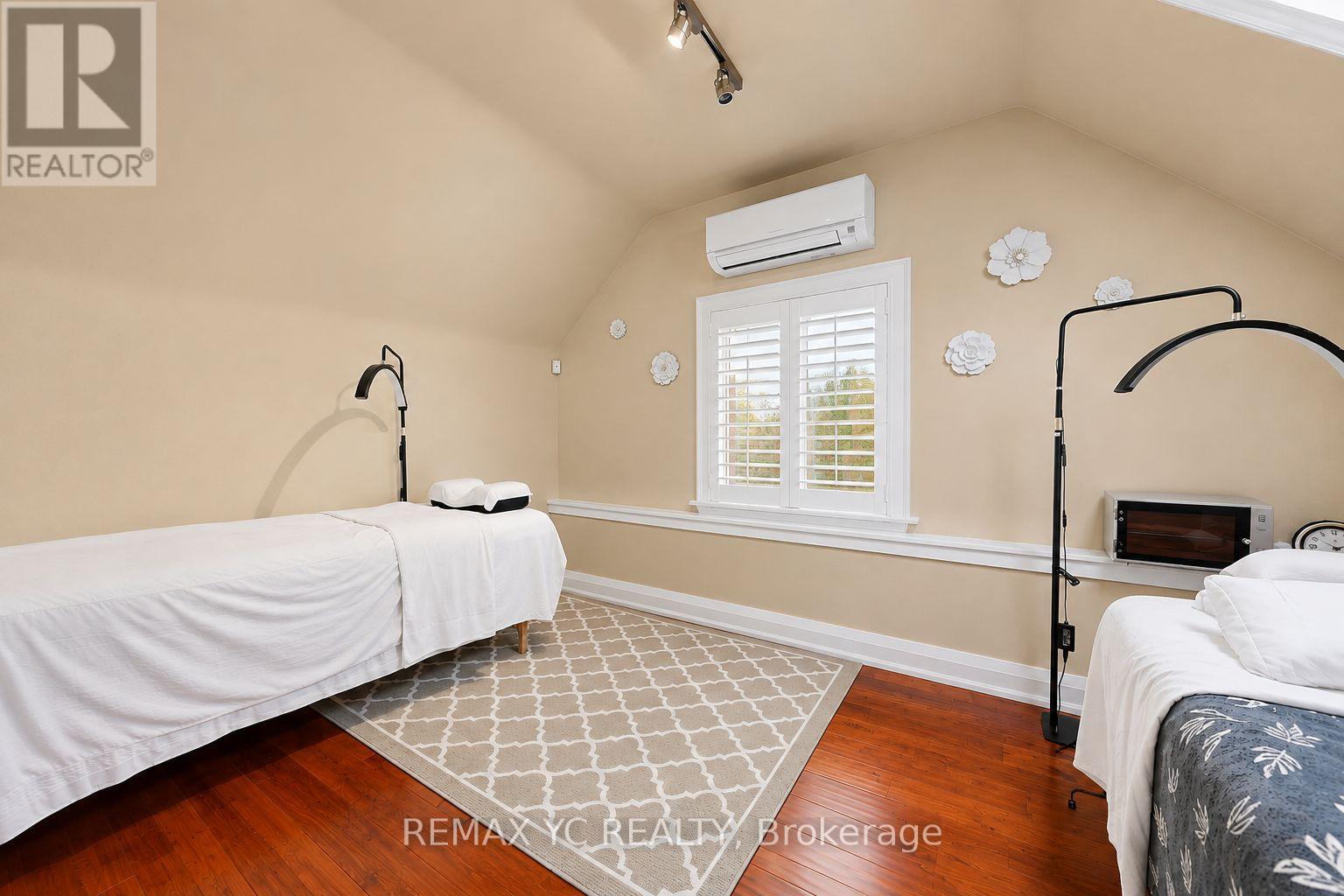 R2 - 99 SHEPPARD AVENUE E, toronto (willowdale east), Ontario