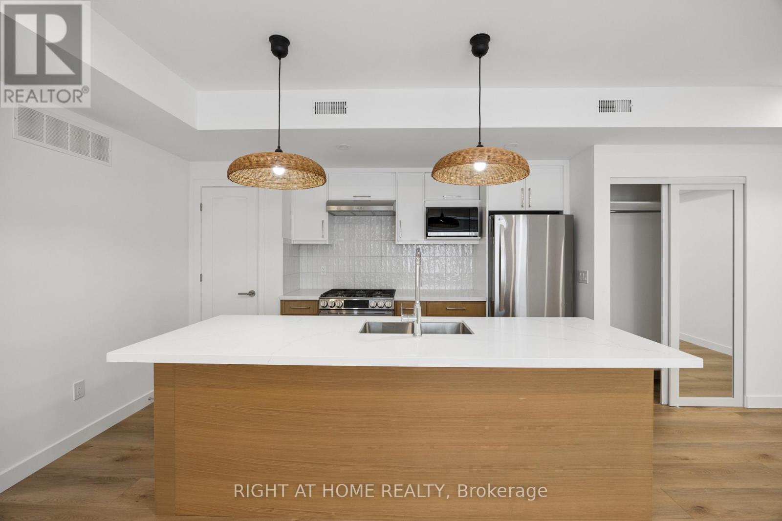2 - 91 Barton Avenue, Toronto, Ontario  M6G 1P7 - Photo 10 - C13663906