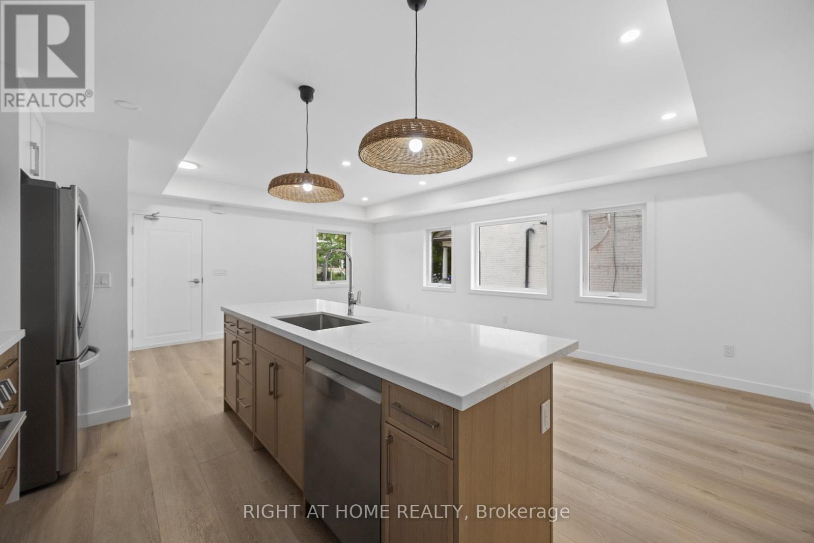 2 - 91 Barton Avenue, Toronto, Ontario  M6G 1P7 - Photo 11 - C13663906