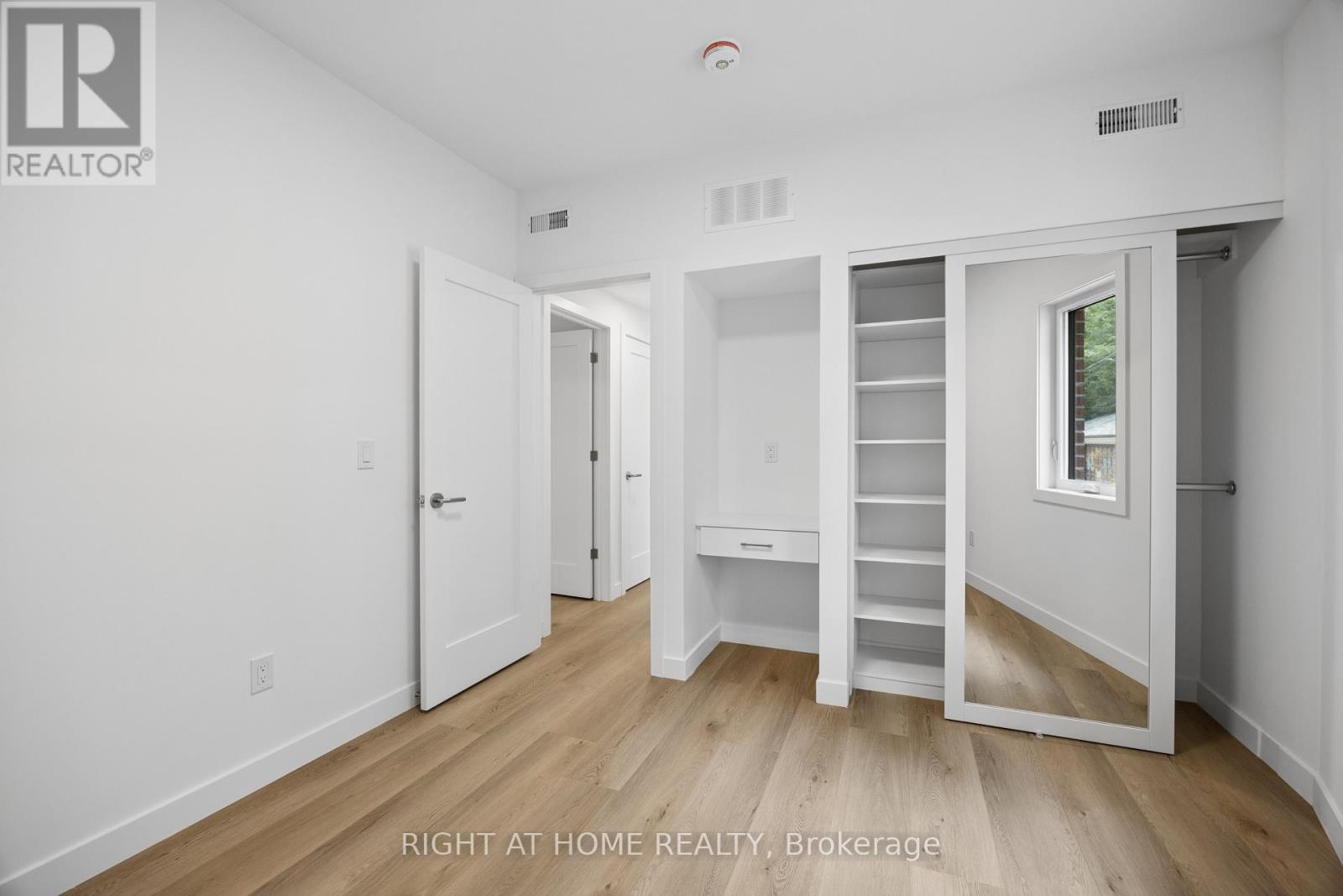 2 - 91 Barton Avenue, Toronto, Ontario  M6G 1P7 - Photo 13 - C13663906