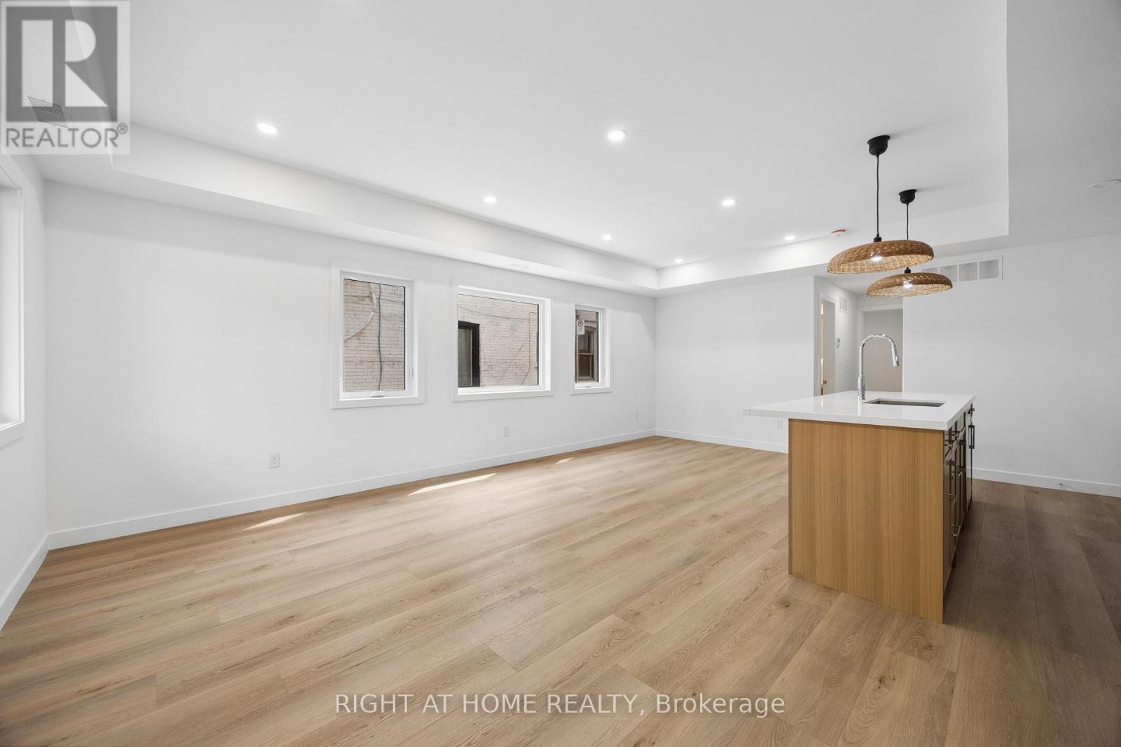 2 - 91 Barton Avenue, Toronto, Ontario  M6G 1P7 - Photo 4 - C13663906