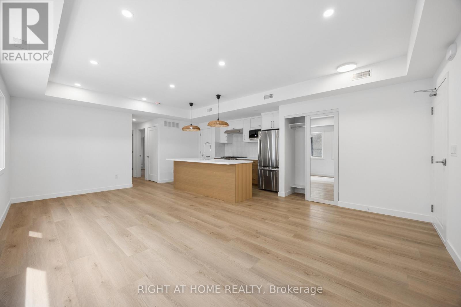 2 - 91 Barton Avenue, Toronto, Ontario  M6G 1P7 - Photo 5 - C13663906