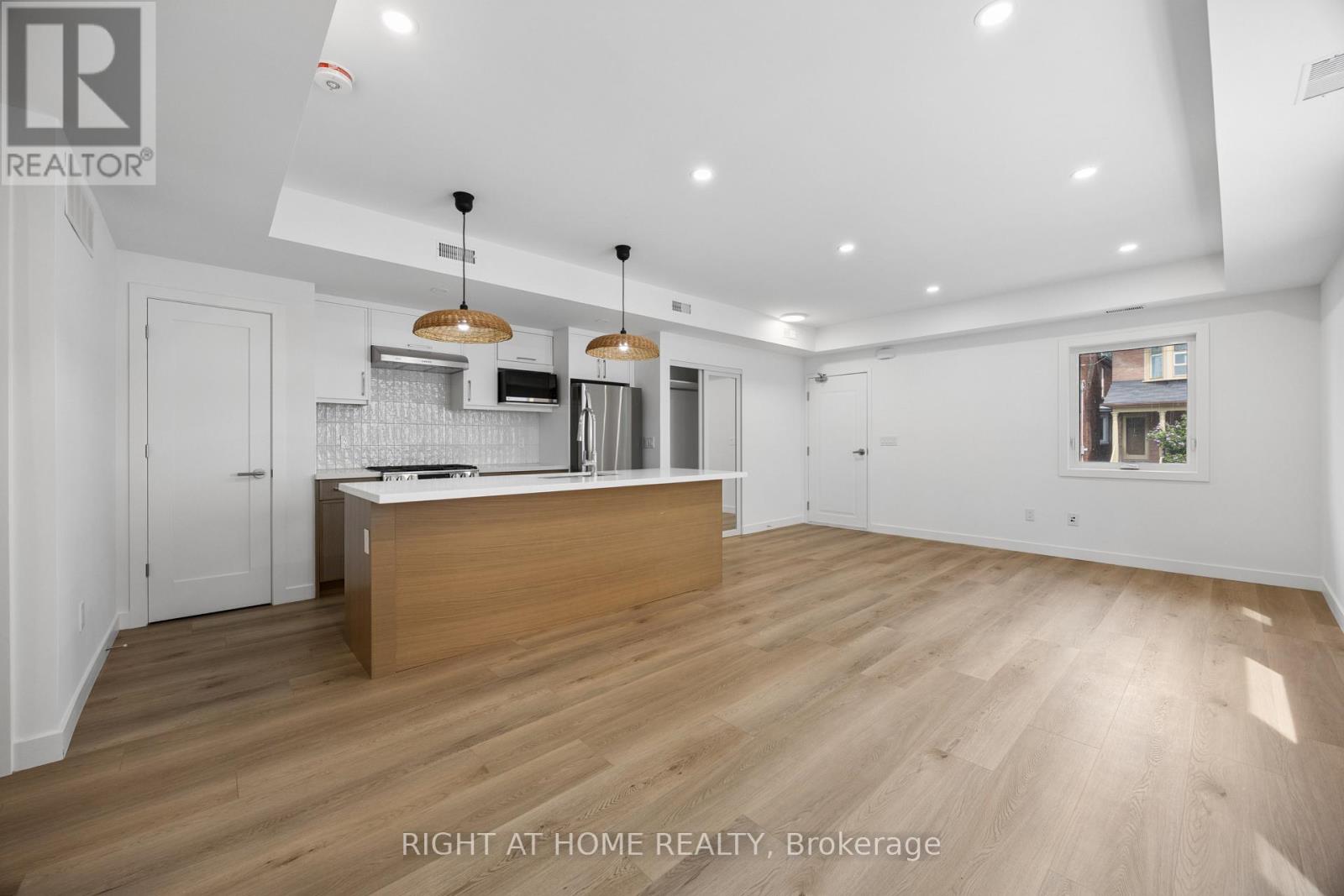2 - 91 Barton Avenue, Toronto, Ontario  M6G 1P7 - Photo 6 - C13663906