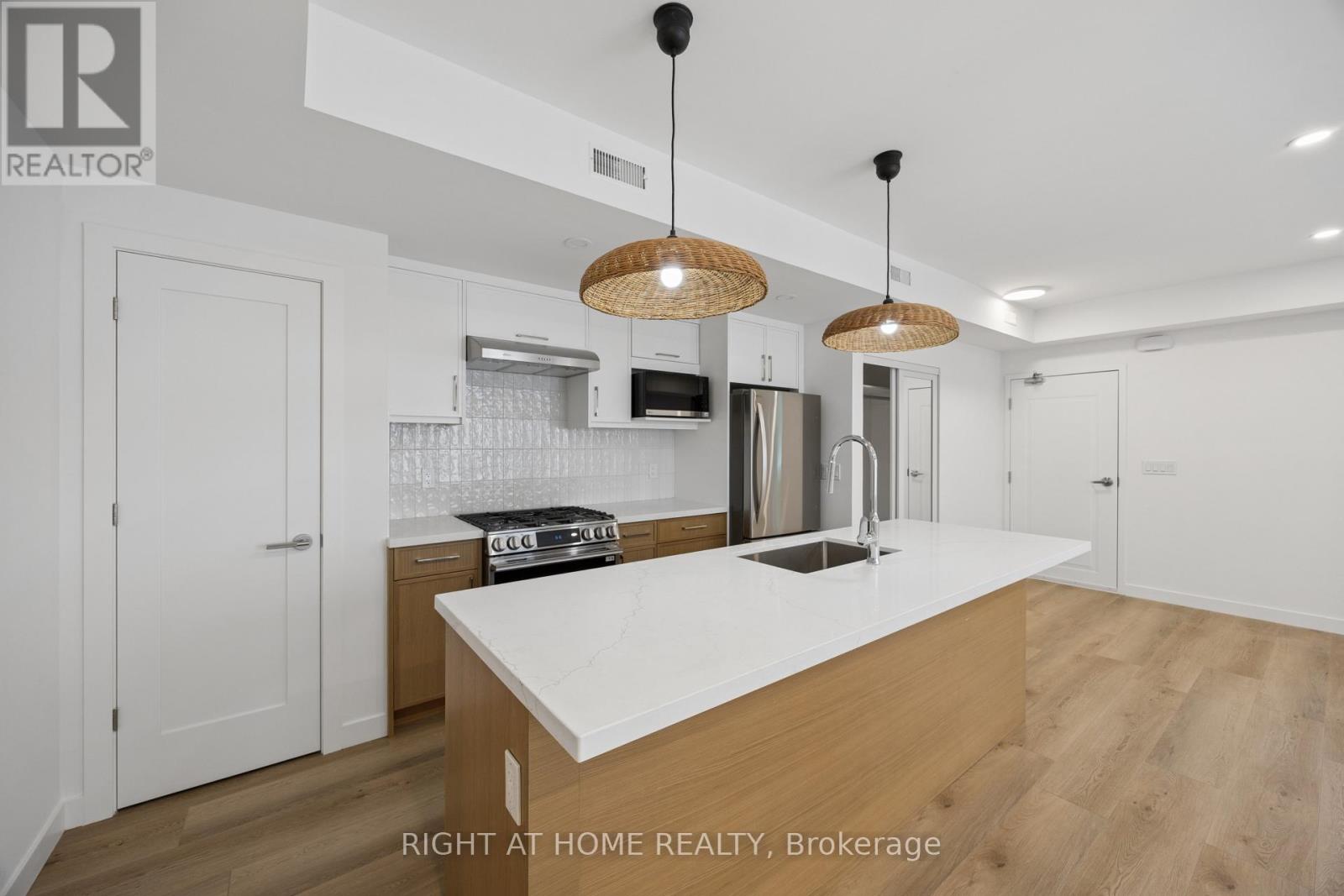 2 - 91 Barton Avenue, Toronto, Ontario  M6G 1P7 - Photo 7 - C13663906