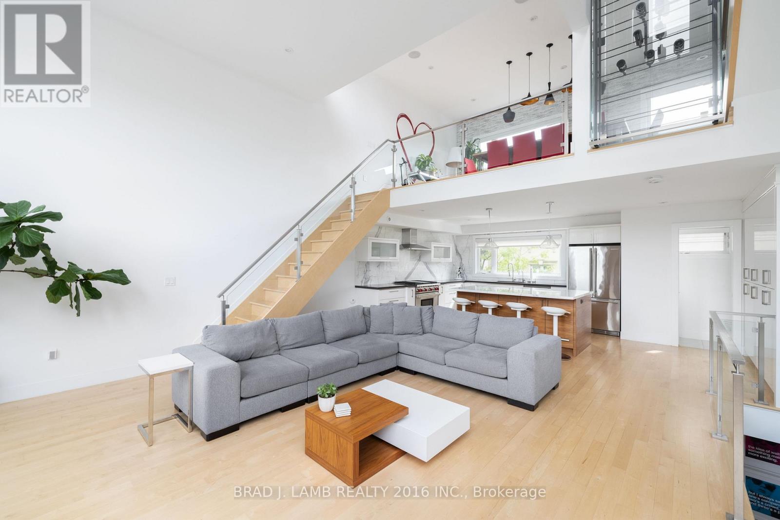 16 Egerton Lane N, Toronto, Ontario M5T 2P5 - Photo 2 - C13663970
