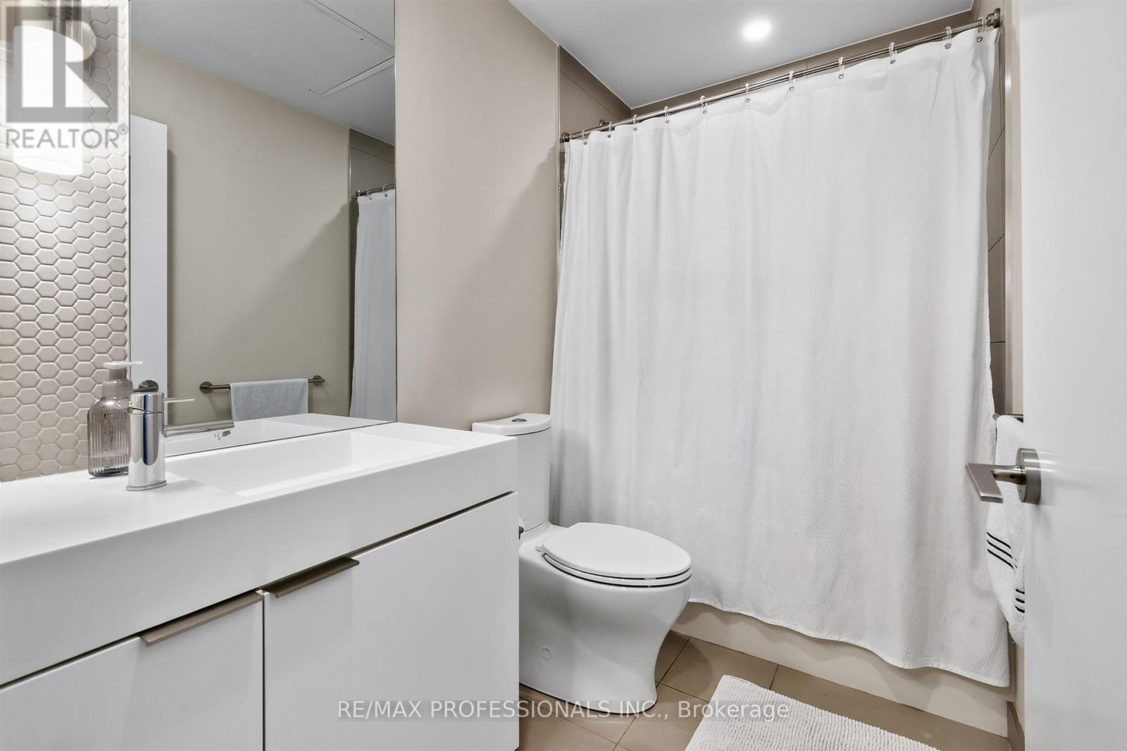 1102 - 33 Helendale Avenue, Toronto, Ontario M4R 0A4 - Photo 25 - C13663980
