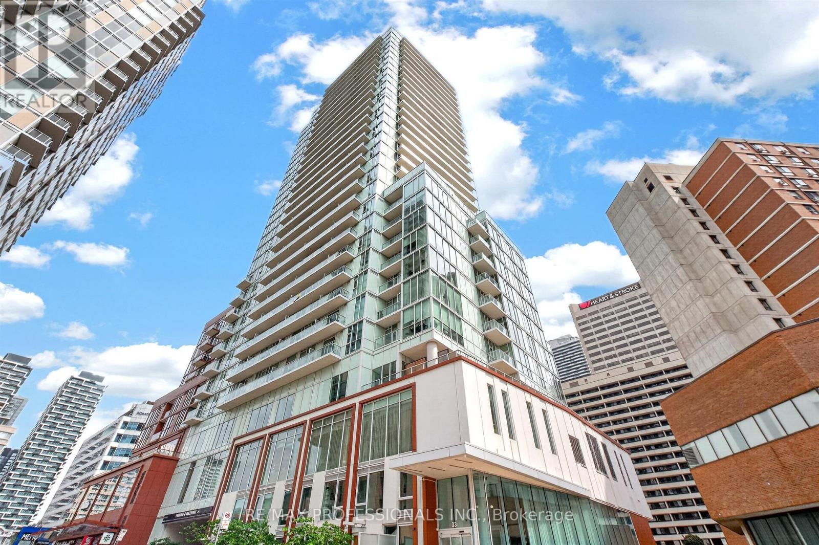 1102 - 33 HELENDALE AVENUE, Toronto, Ontario