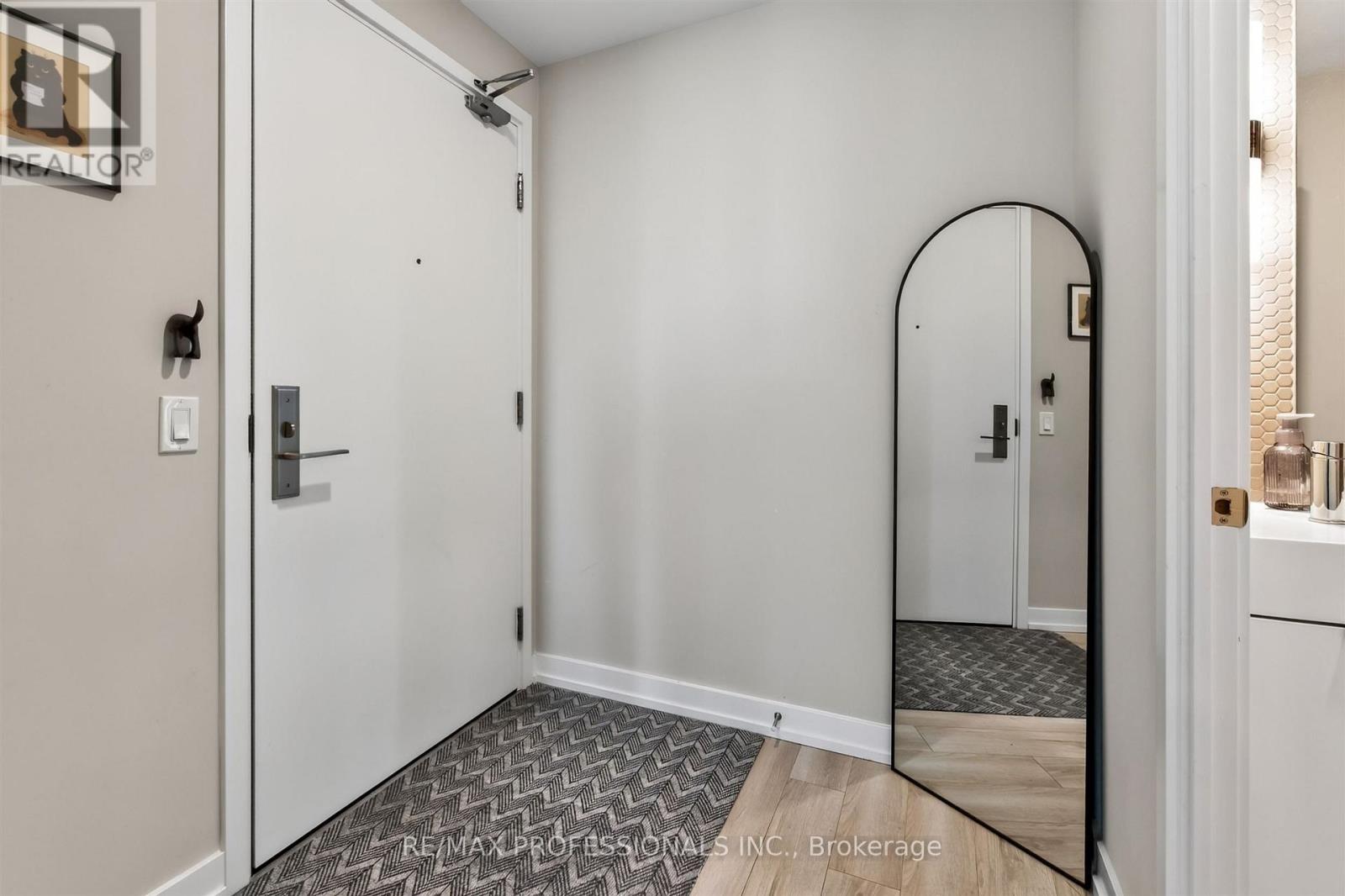 1102 - 33 Helendale Avenue, Toronto, Ontario  M4R 0A4 - Photo 8 - C13663996