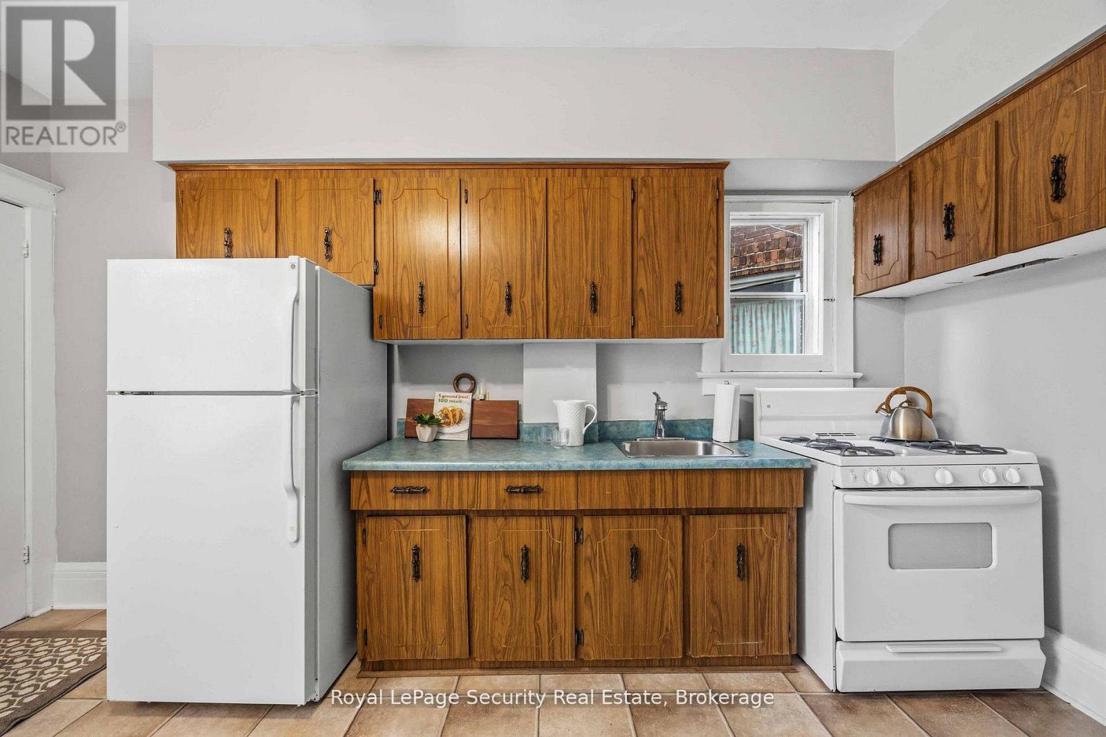 667 Ossington Avenue, Toronto (Palmerston-Little Italy), Ontario  M6G 3T6 - Photo 7 - C13664036