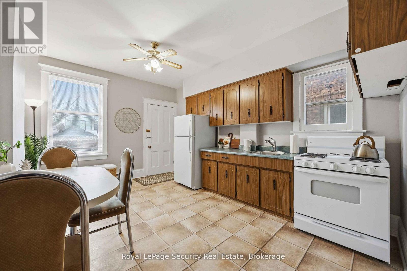 667 Ossington Avenue, Toronto (Palmerston-Little Italy), Ontario  M6G 3T6 - Photo 9 - C13664036