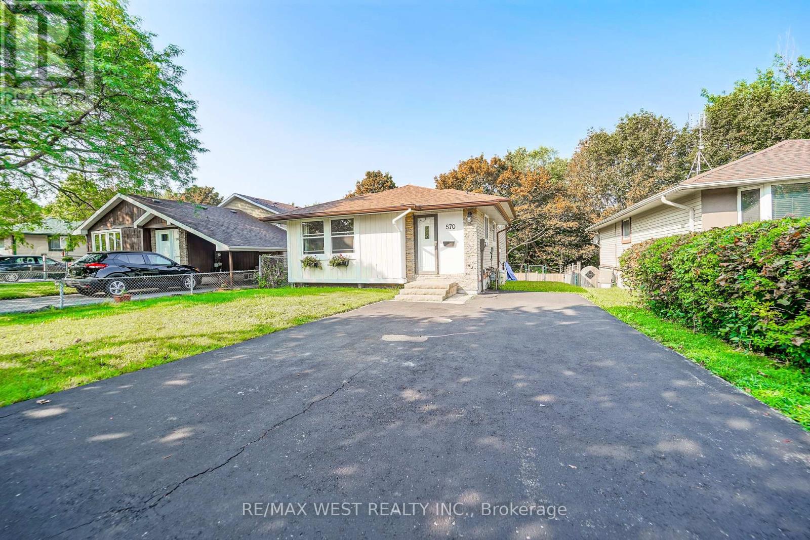 570 Annandale Street, Oshawa, Ontario  L1H 7S7 - Photo 2 - E13658540