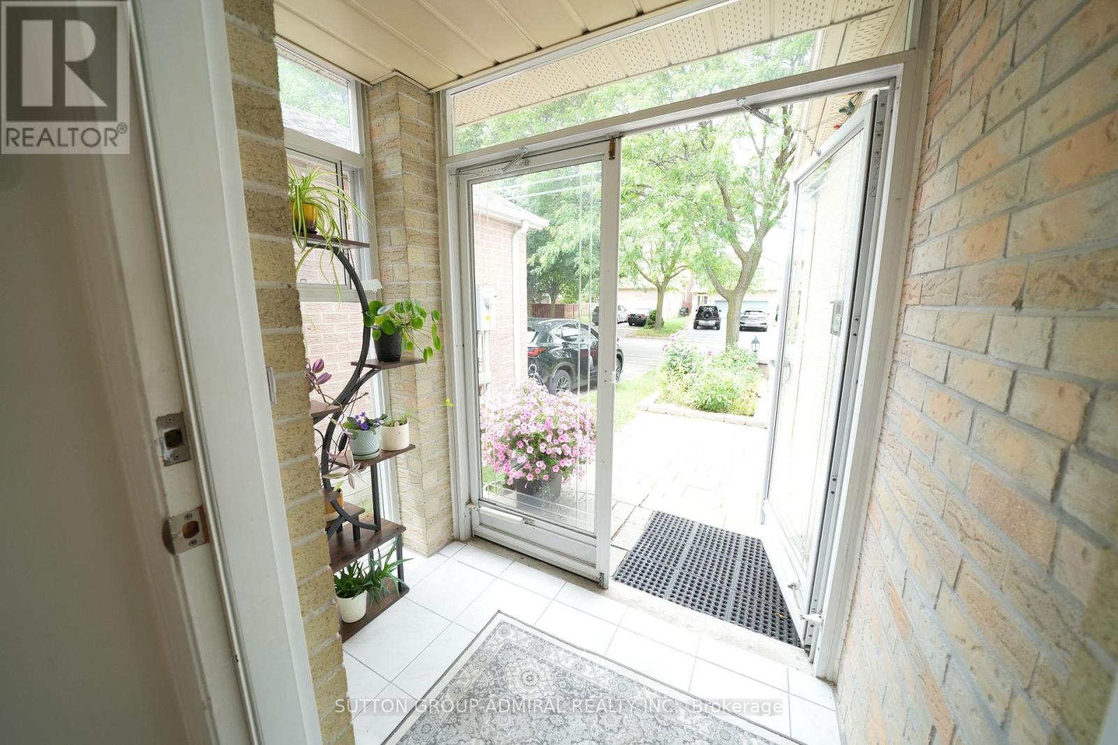 33 Wilderness Drive, Toronto, Ontario  M1V 3P4 - Photo 3 - E13664022