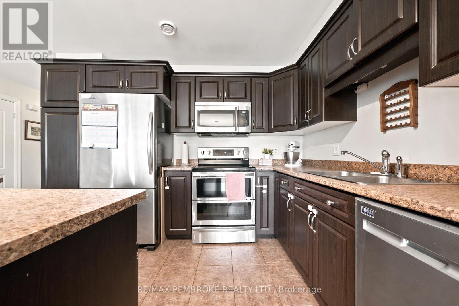 3003 Sandstone Crescent, Petawawa, Ontario  K8H 0B2 - Photo 16 - X13663810