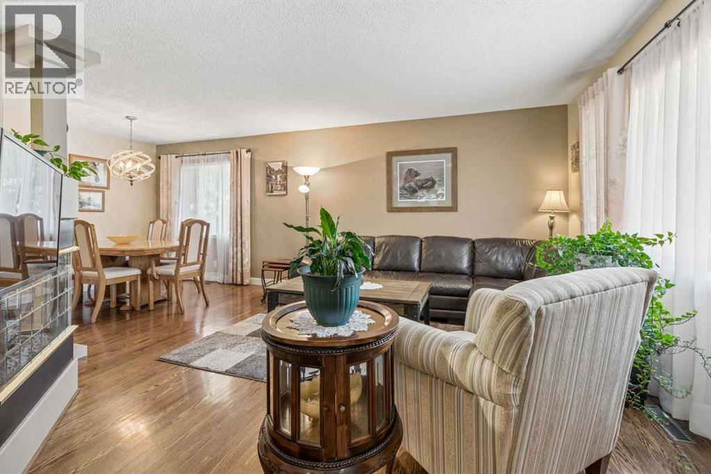 9403 Abbott Place Se, Calgary, Alberta  t2j 0z7 - Photo 5 - A2324085