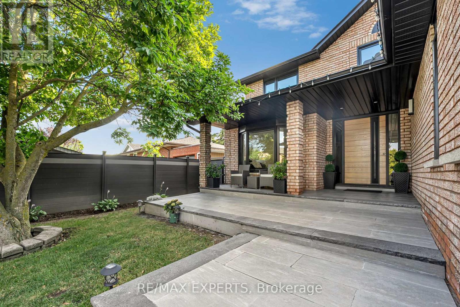 212 Bordeaux Drive, Vaughan, Ontario  L4L 8B6 - Photo 2 - N13664004