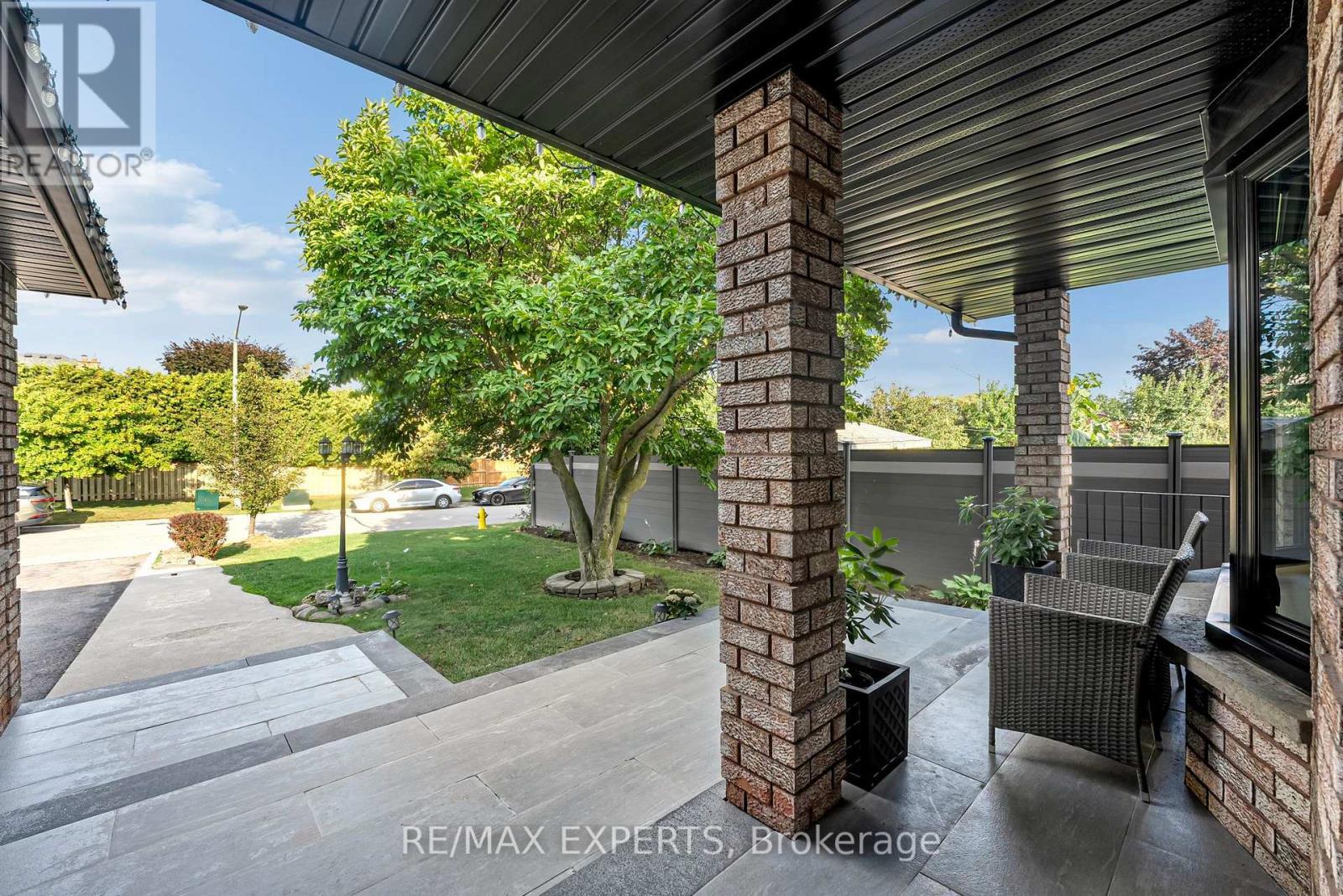 212 Bordeaux Drive, Vaughan, Ontario  L4L 8B6 - Photo 3 - N13664004