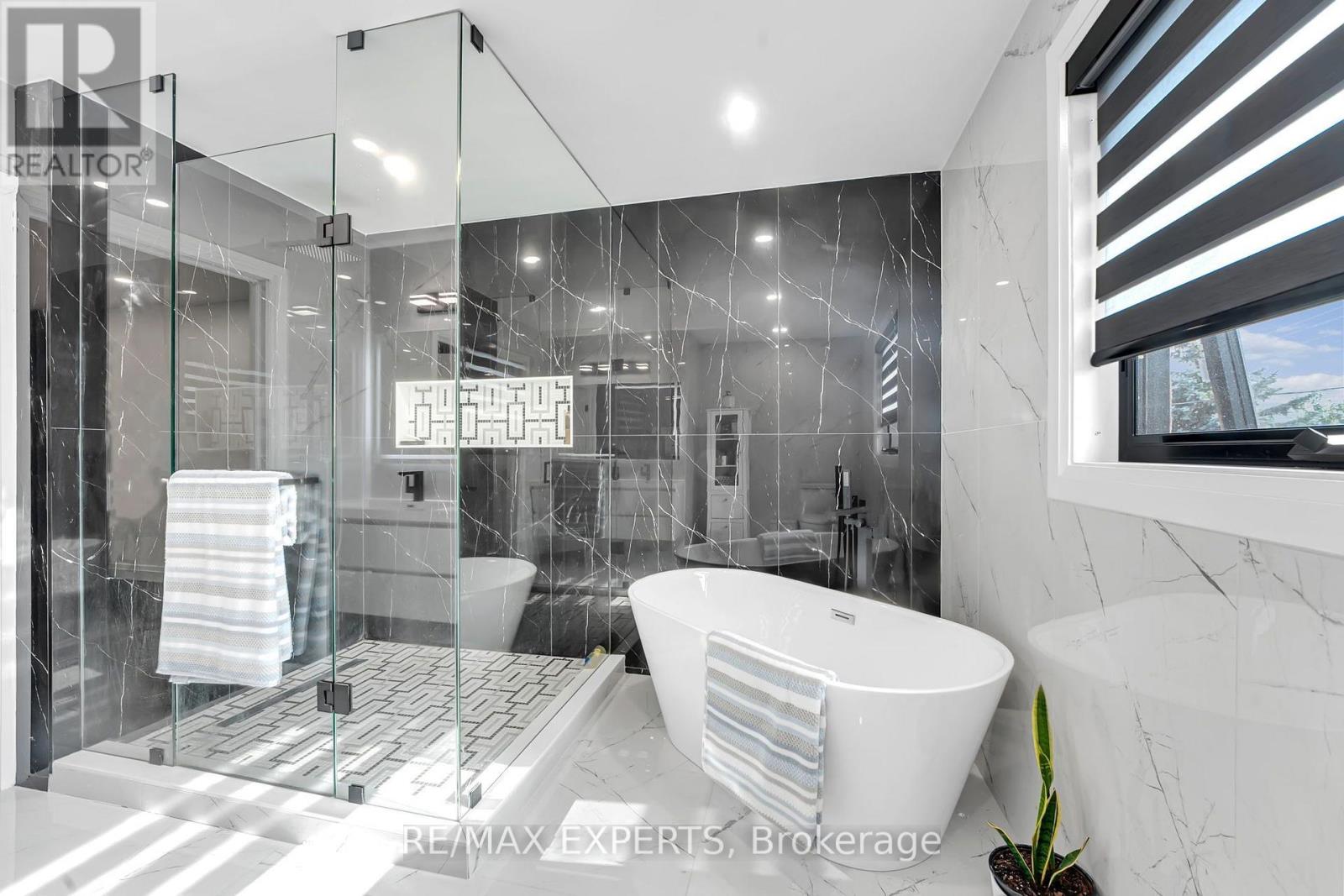 212 Bordeaux Drive, Vaughan, Ontario  L4L 8B6 - Photo 38 - N13664004