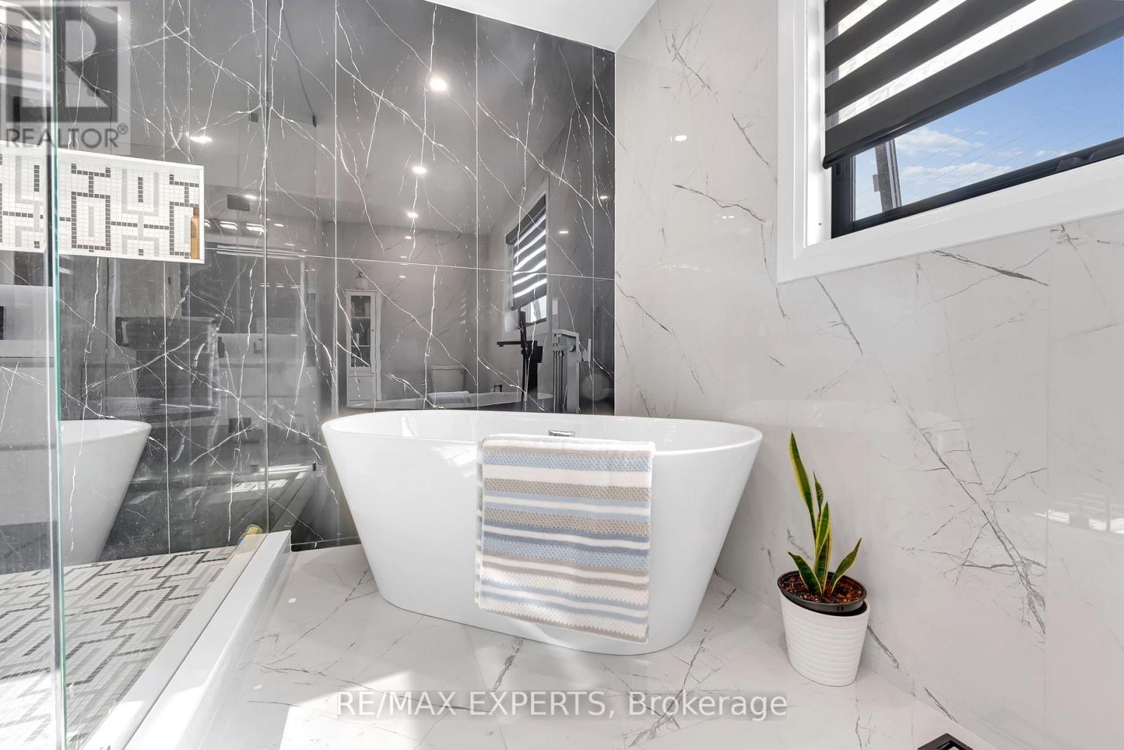 212 Bordeaux Drive, Vaughan, Ontario  L4L 8B6 - Photo 39 - N13664004