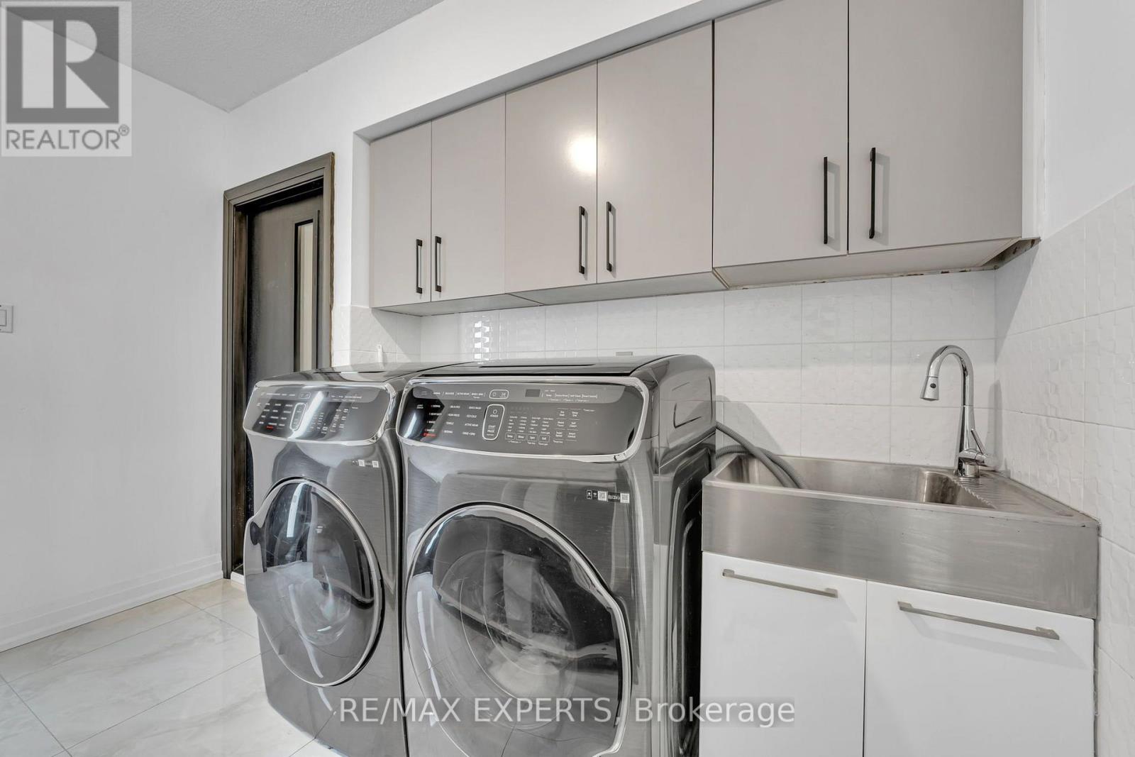 212 Bordeaux Drive, Vaughan, Ontario  L4L 8B6 - Photo 7 - N13664004