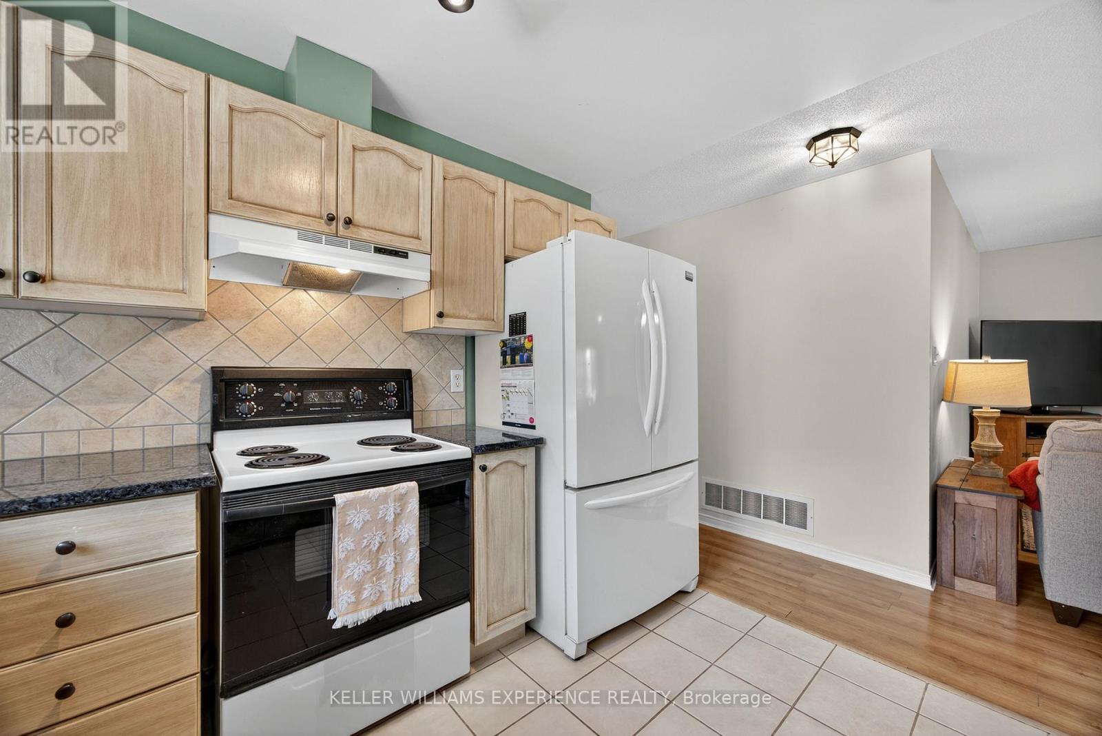 16 Larkin Drive, Barrie, Ontario  L4M 7A9 - Photo 15 - S13663954