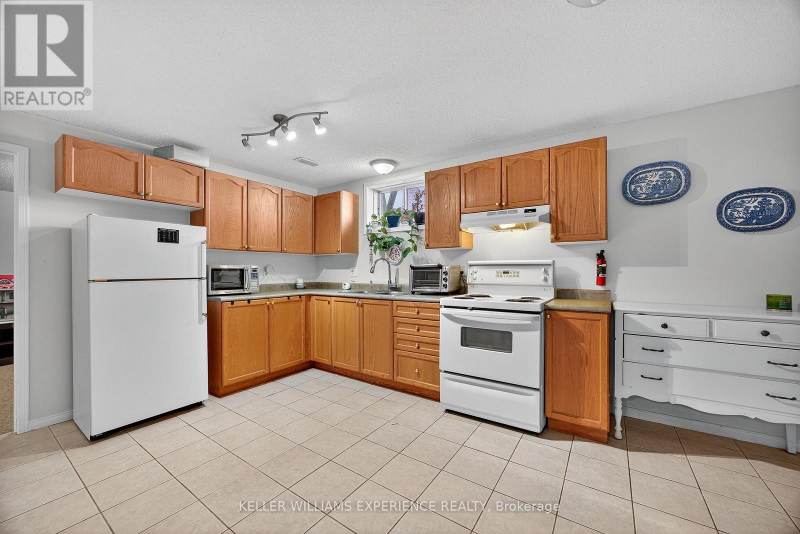 16 Larkin Drive, Barrie, Ontario  L4M 7A9 - Photo 26 - S13663954