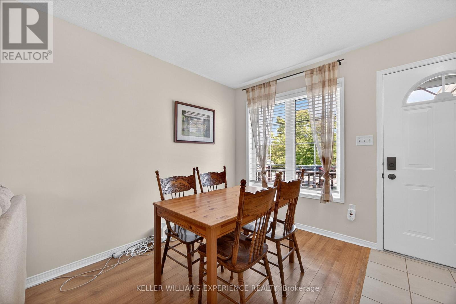 16 Larkin Drive, Barrie, Ontario  L4M 7A9 - Photo 8 - S13663954