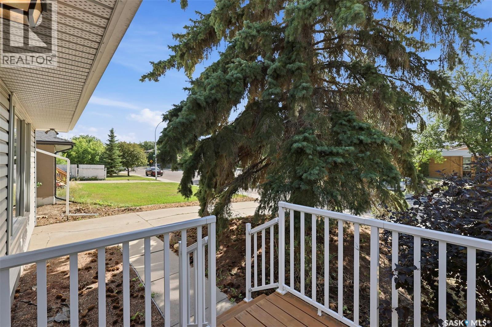 709 Cumberland Avenue S, Saskatoon, Saskatchewan  S7H 2L5 - Photo 3 - SK045243