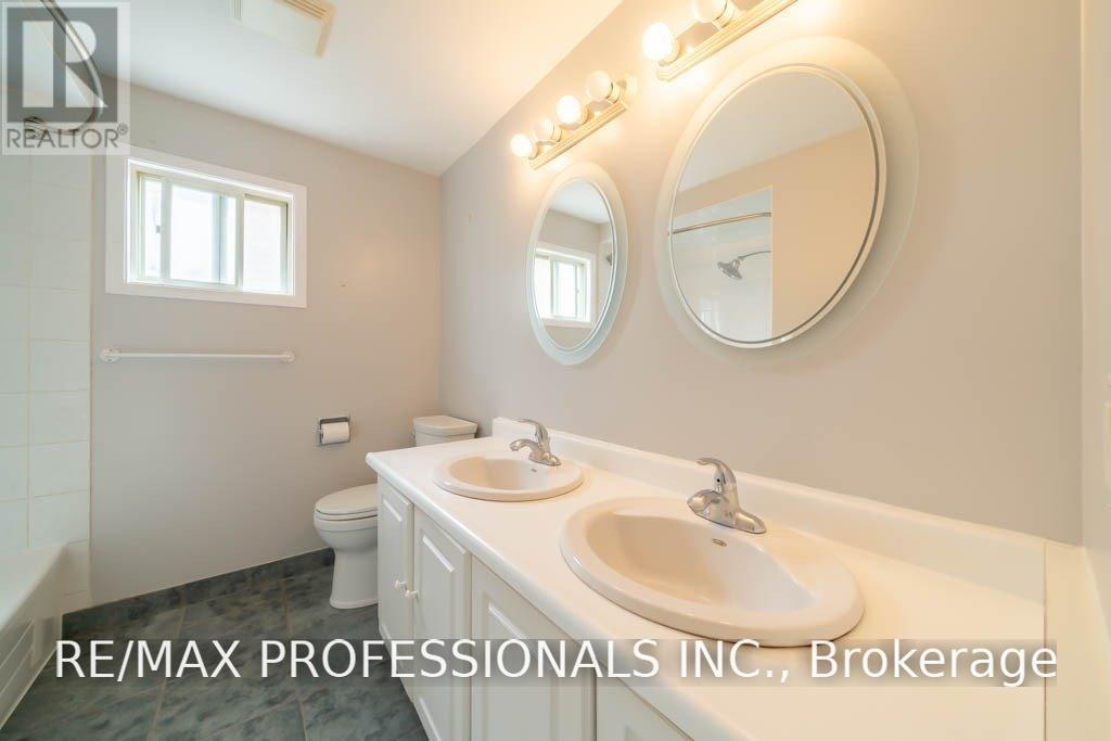 4207 Beacon Lane, Mississauga (Creditview), Ontario  L5C 3V8 - Photo 20 - W13663822