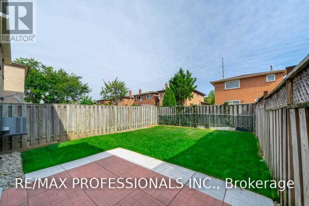 4207 Beacon Lane, Mississauga (Creditview), Ontario  L5C 3V8 - Photo 28 - W13663822