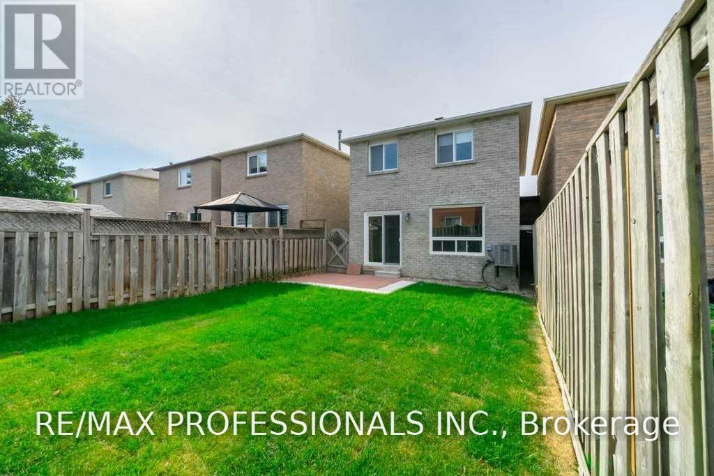 4207 Beacon Lane, Mississauga (Creditview), Ontario  L5C 3V8 - Photo 30 - W13663822