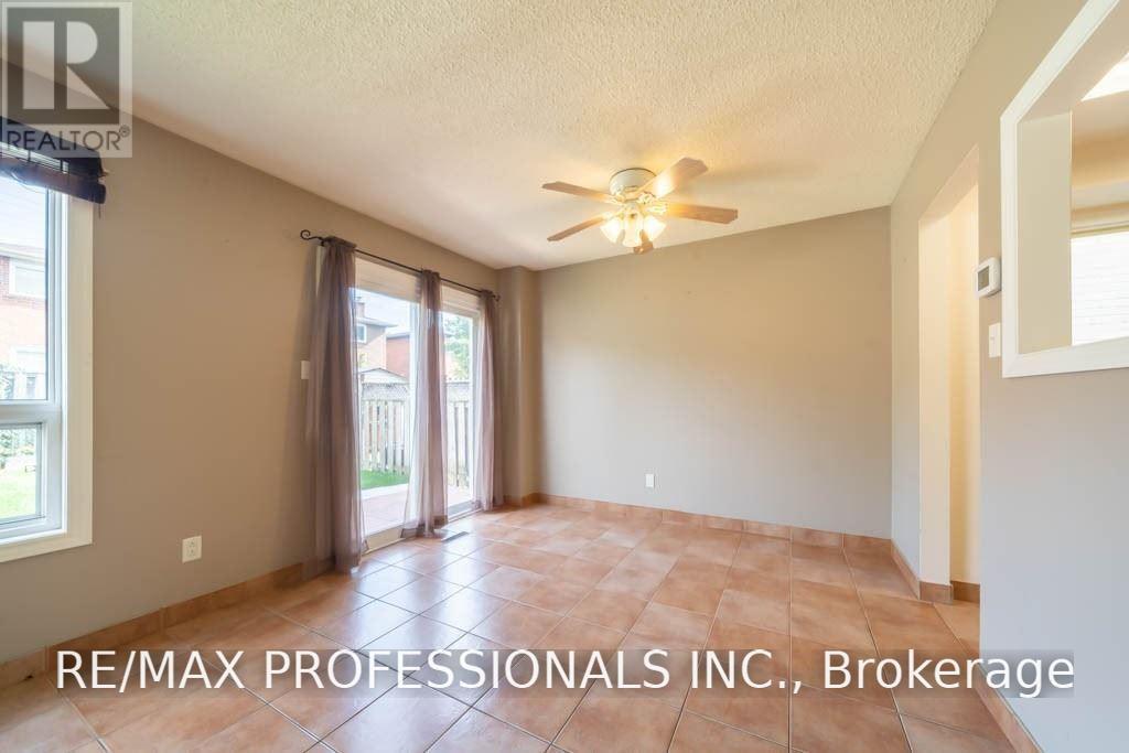 4207 Beacon Lane, Mississauga (Creditview), Ontario  L5C 3V8 - Photo 6 - W13663822