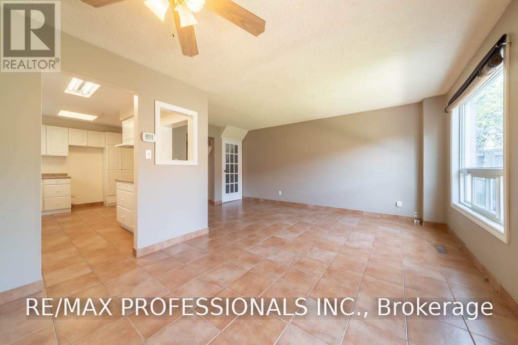 4207 Beacon Lane, Mississauga (Creditview), Ontario  L5C 3V8 - Photo 8 - W13663822