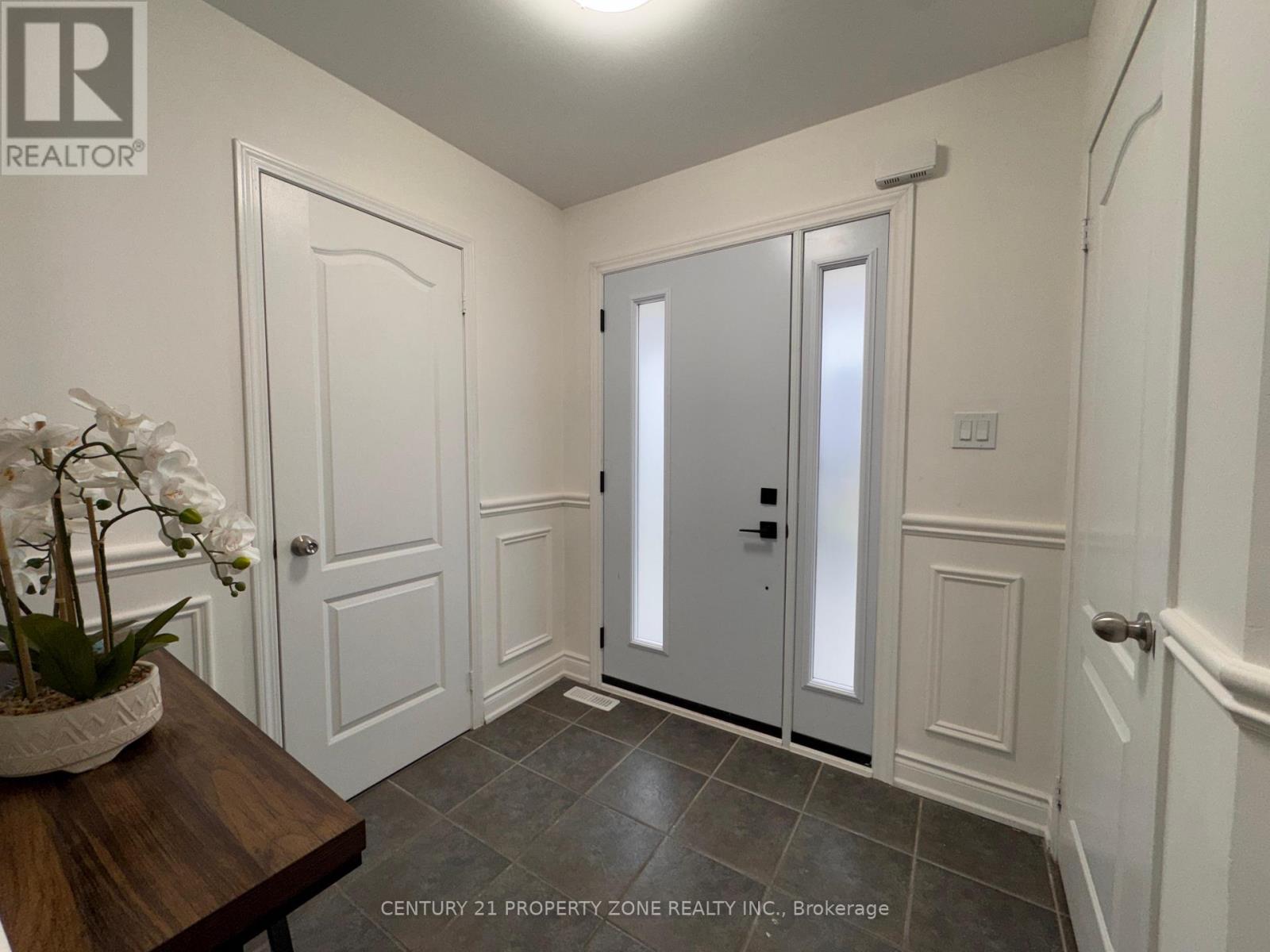 84 Tideland Drive, Brampton, Ontario  L7A 2W1 - Photo 4 - W13663844