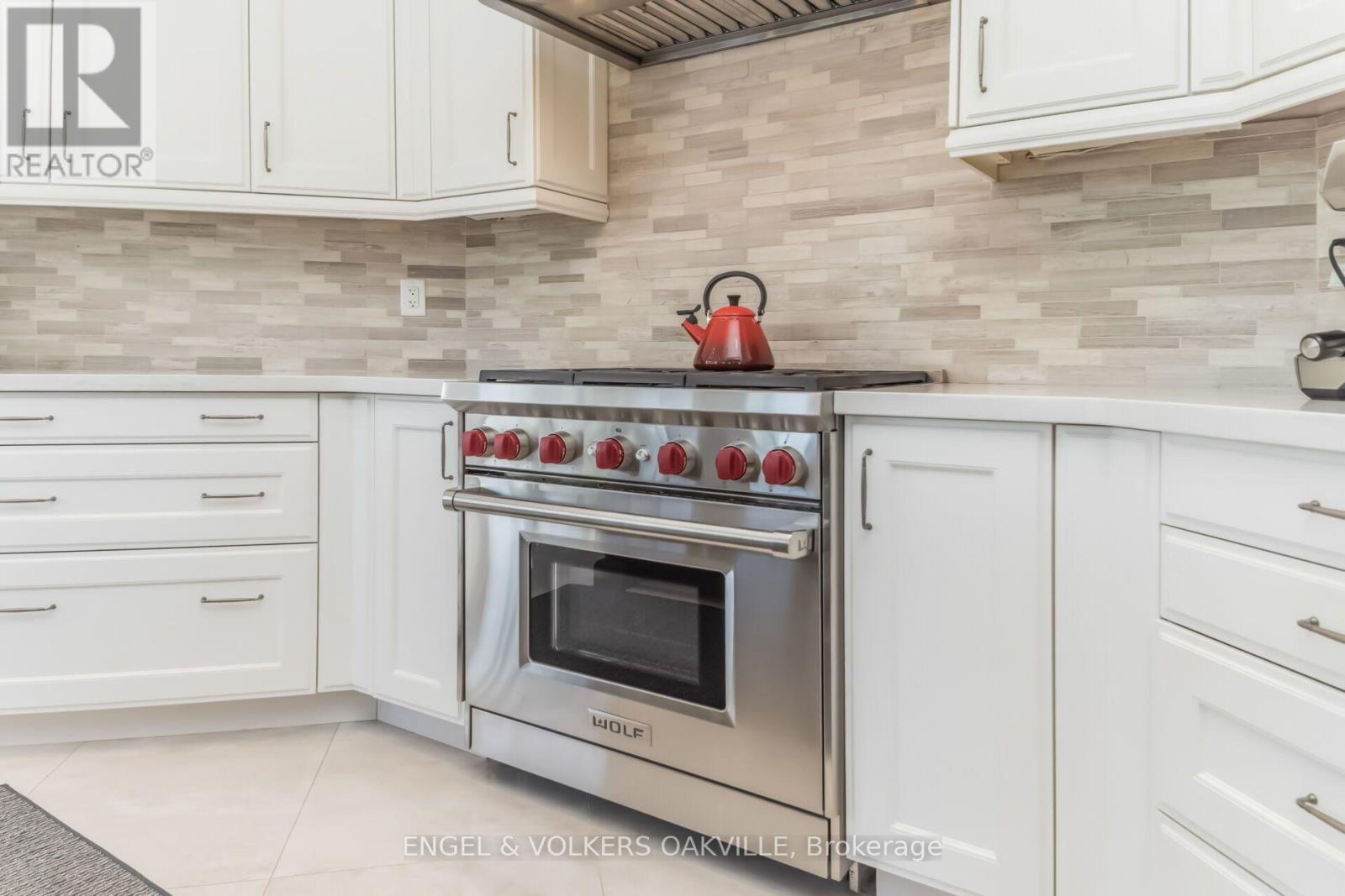 3 Holdroyd Court, Halton Hills, Ontario  L7G 0E8 - Photo 15 - W13663856