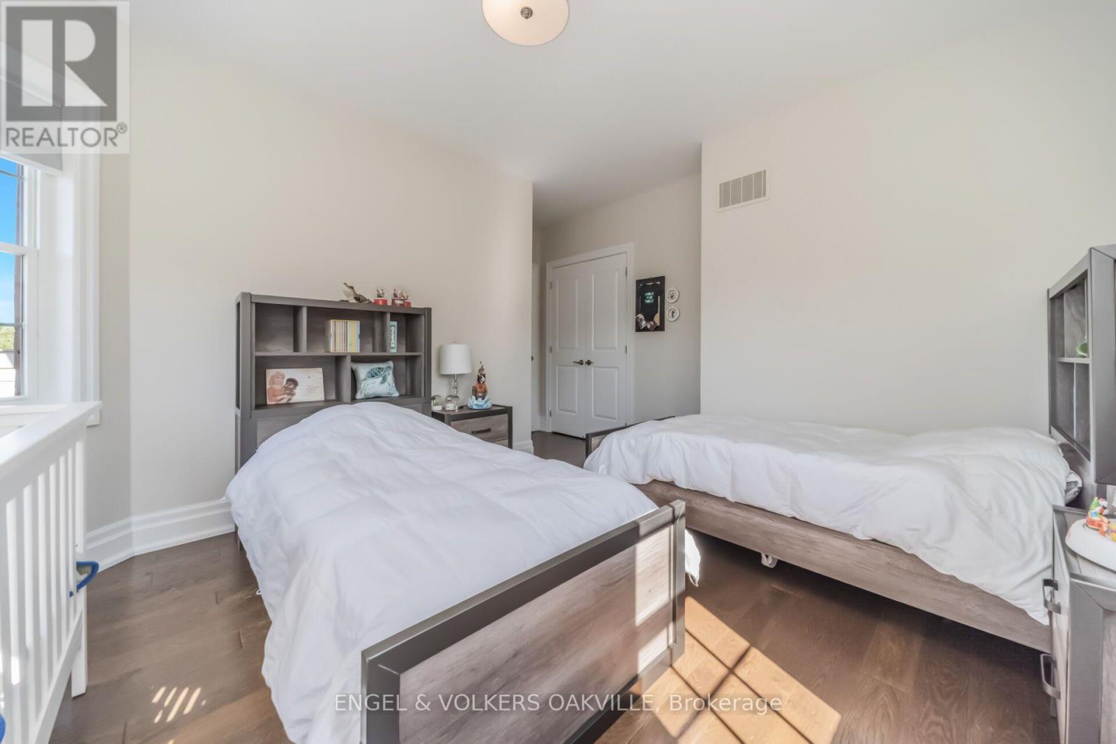 3 Holdroyd Court, Halton Hills, Ontario  L7G 0E8 - Photo 24 - W13663856