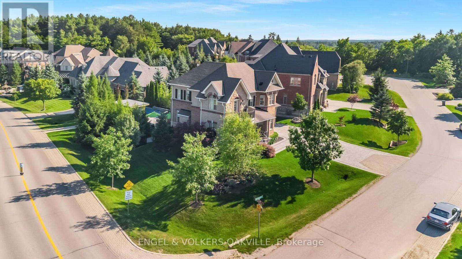 3 Holdroyd Court, Halton Hills, Ontario  L7G 0E8 - Photo 3 - W13663856