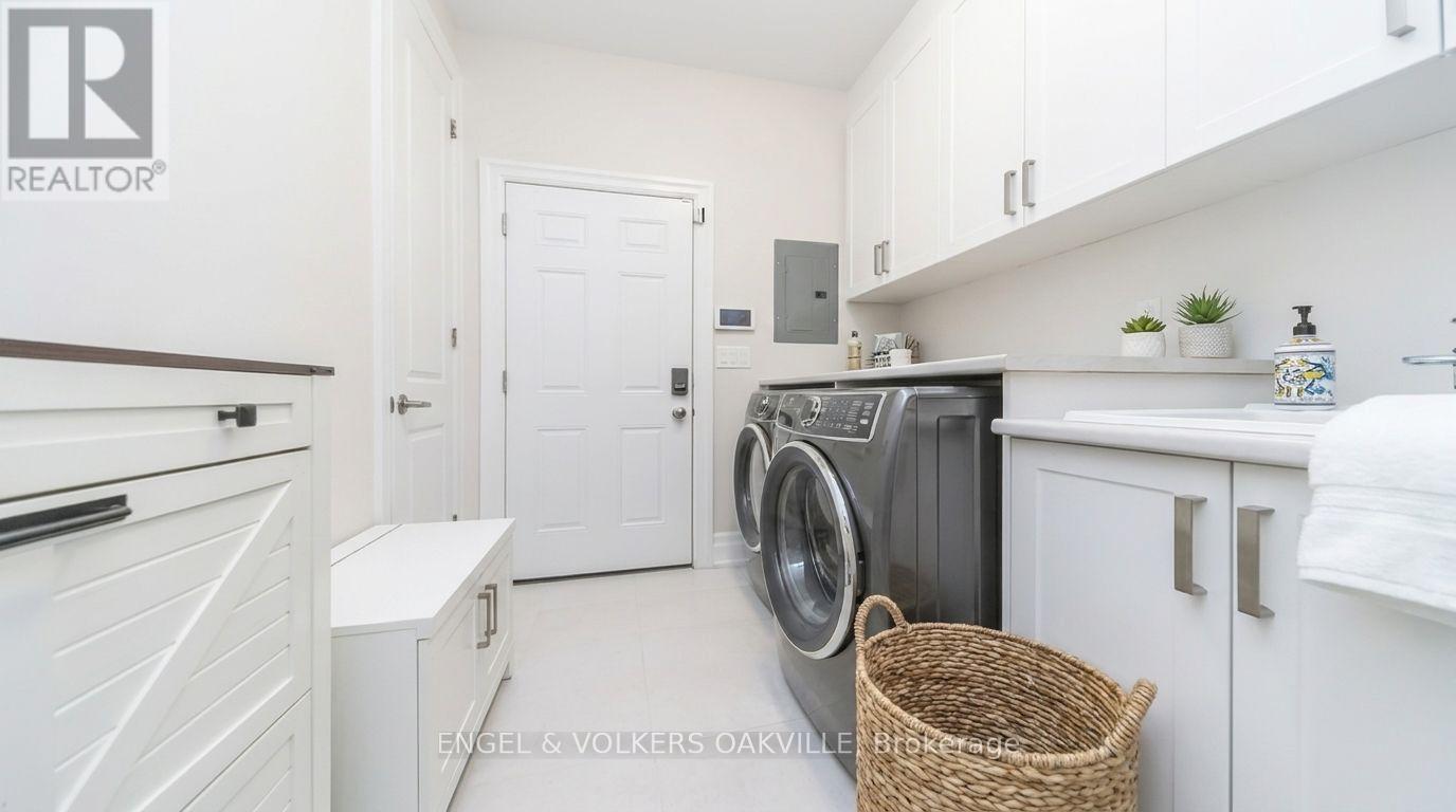 3 Holdroyd Court, Halton Hills, Ontario  L7G 0E8 - Photo 32 - W13663856