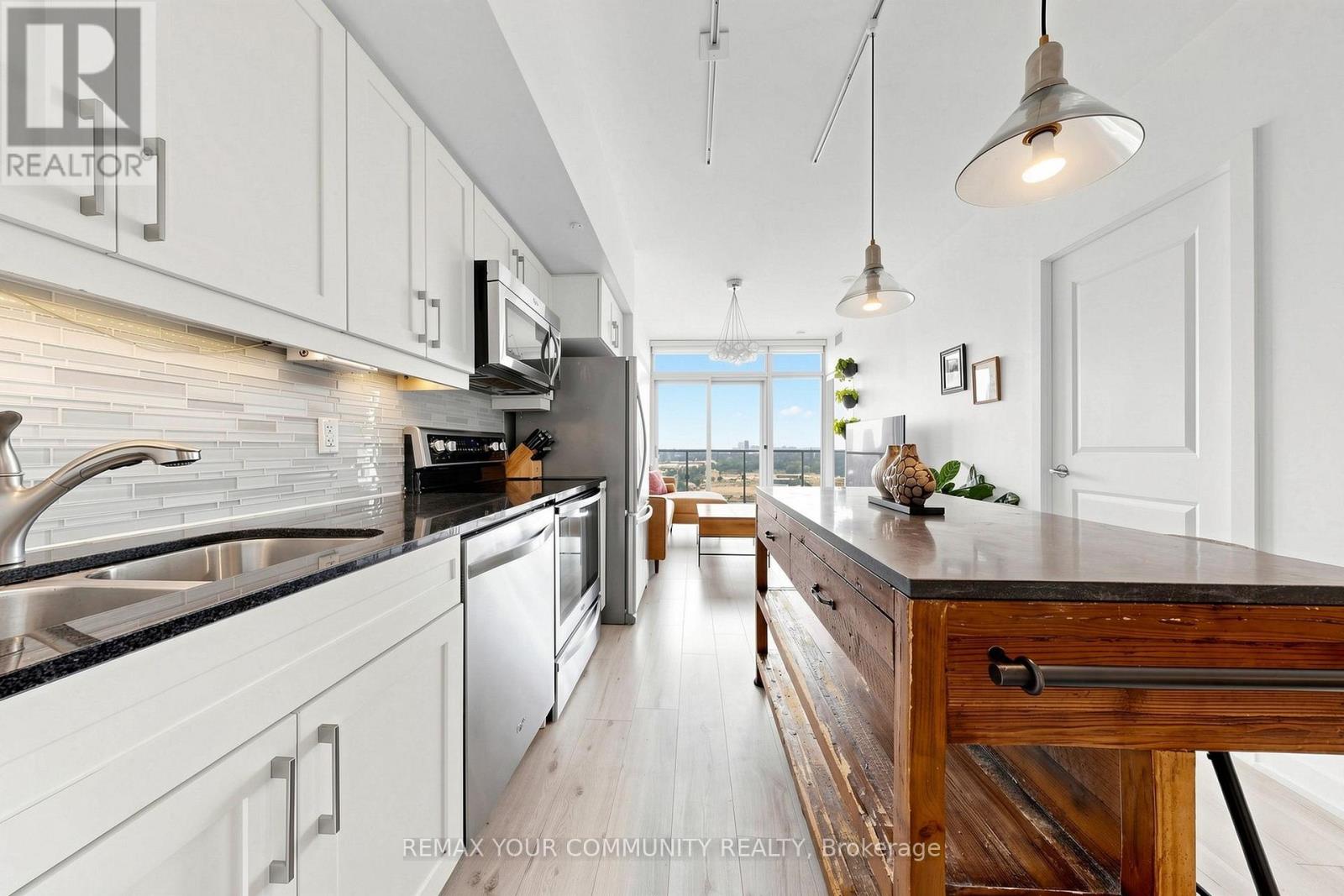 2304 - 105 The Queensway Avenue, Toronto, Ontario  M6S 5B5 - Photo 13 - W13663872