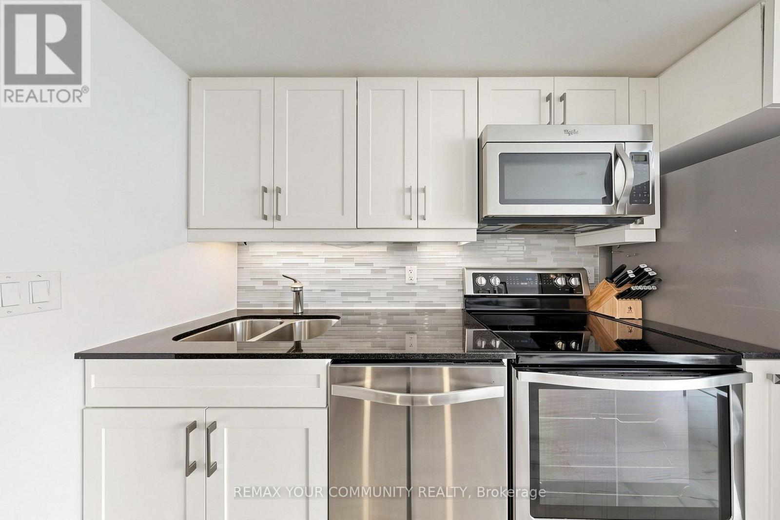2304 - 105 The Queensway Avenue, Toronto, Ontario  M6S 5B5 - Photo 17 - W13663872