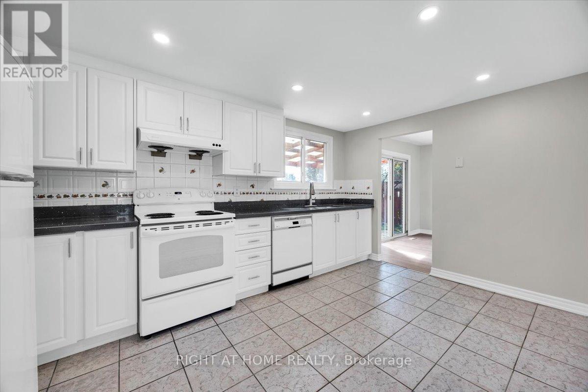 27 Villata Gardens, Toronto, Ontario  M3J 1J7 - Photo 10 - W13663882